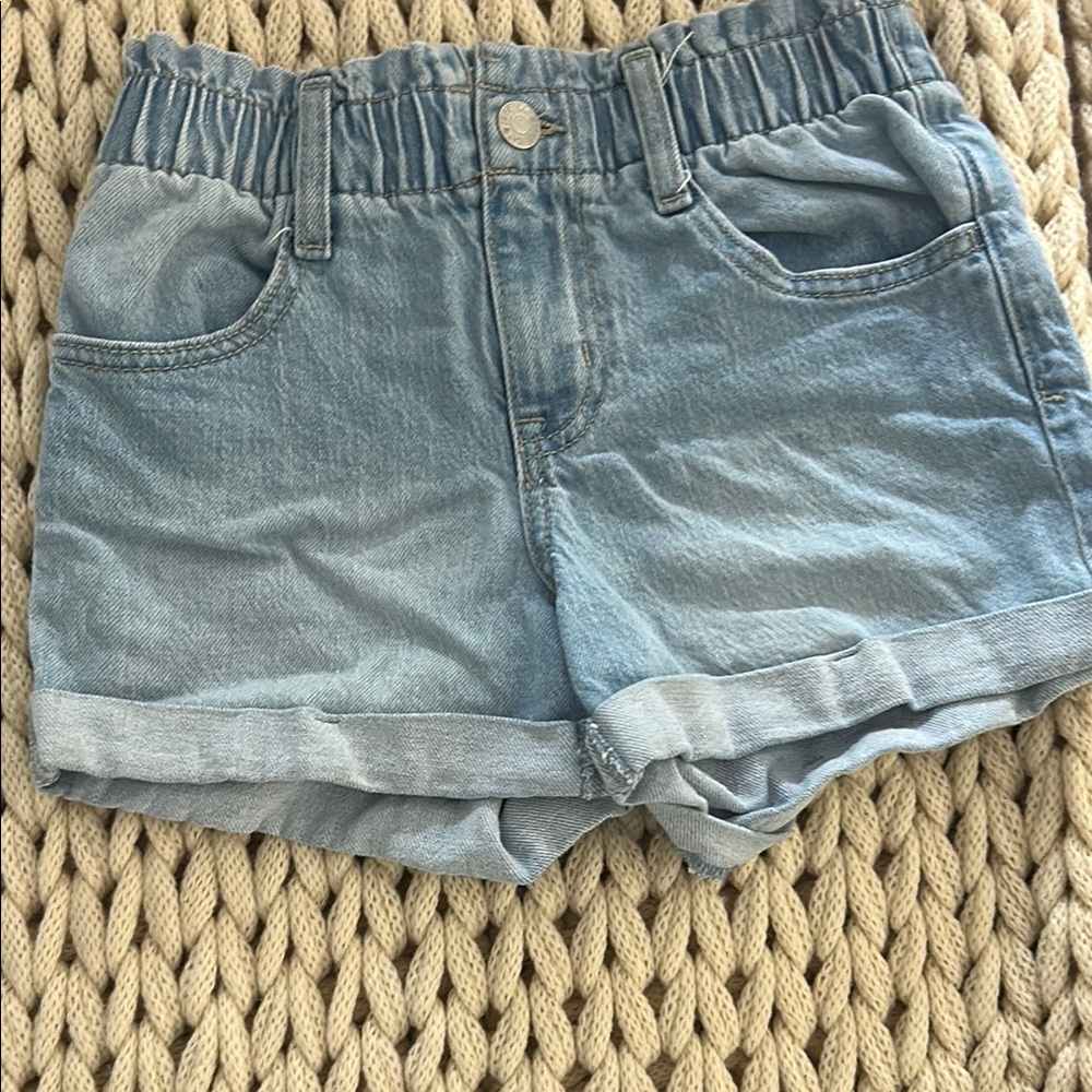 Light Wash Denim Elastic Waist Rolled Hem Shorts